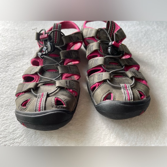 Keen Women’s Green/Pink Closed Toe Sandals Size 7 - Picture 3 of 7